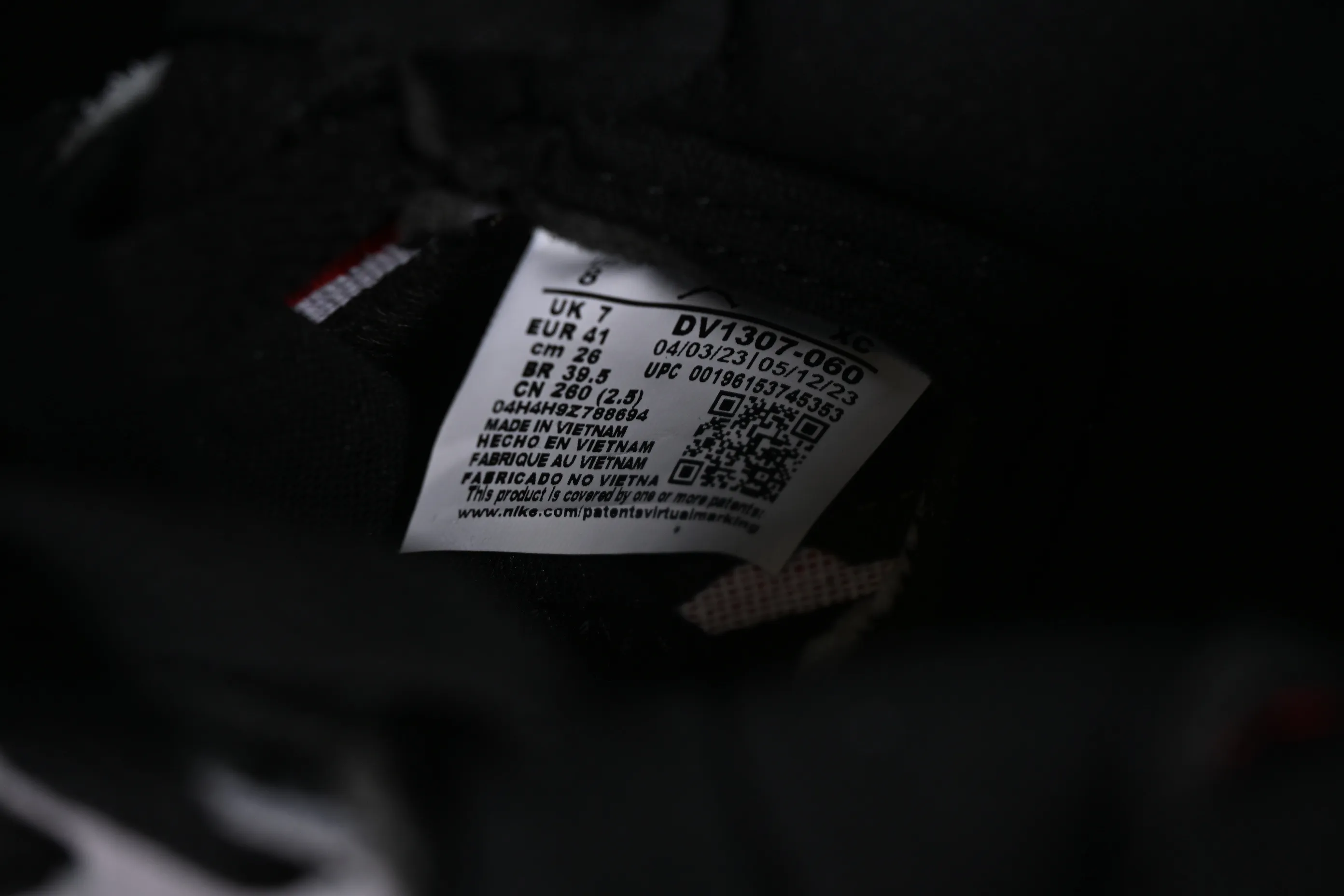 All categories Air Jordan Jordan series basketball shoes Air Jordan 1 High Air Jordan 1 Zoom CMFT AJ1 Joe 1 black gray red color matching DV1307-060